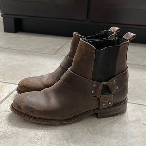 Frye Women’s Chelsea Ankle Bootie